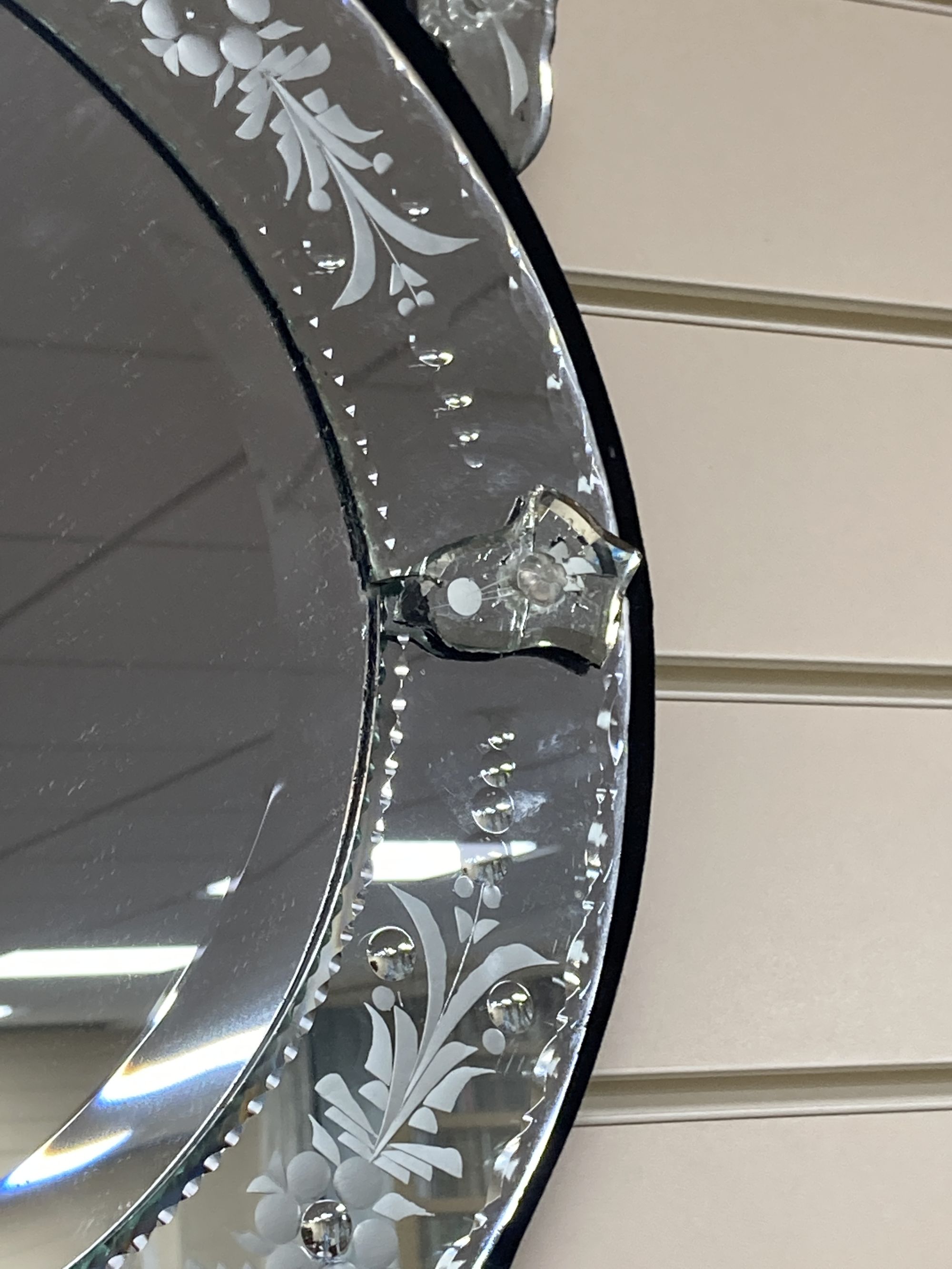 A Venetian etched glass circular wall mirror, diameter 45cm, height 70cm